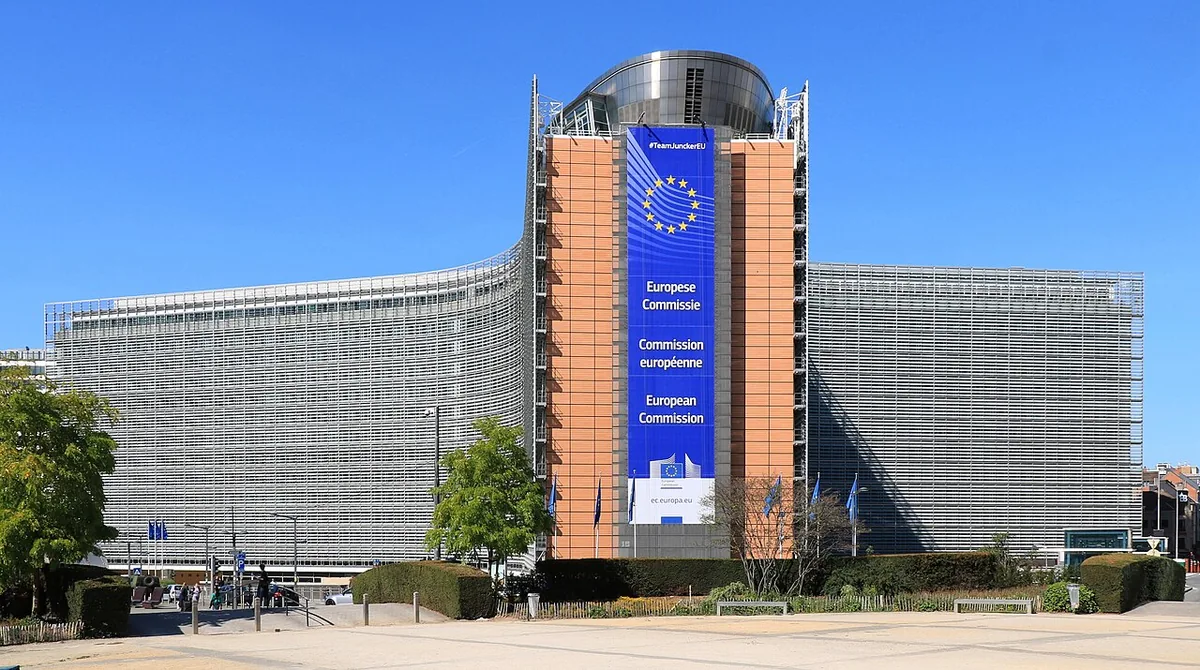 Le bâtiment Berlaymont en forme de croix vu depuis la rue de la Loi à Bruxelles, siège de la Commission européenne