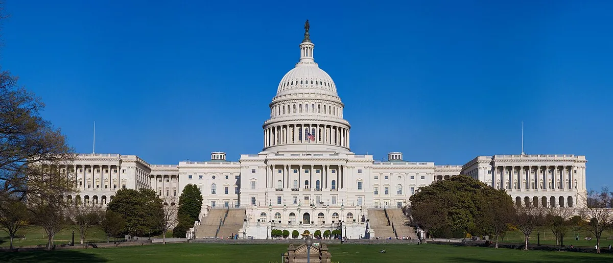 Le Capitole des États-Unis à Washington, siège du Congrès, façade et dôme blanc