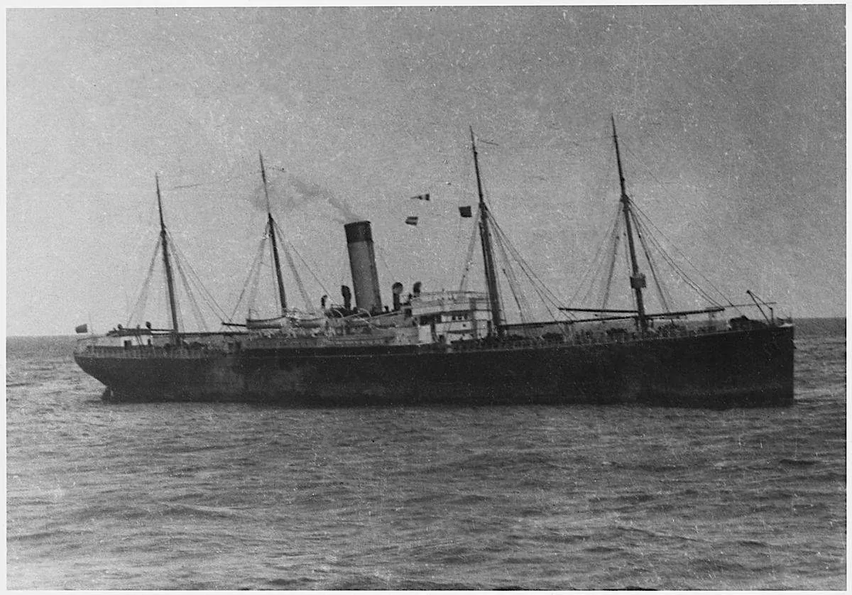 Le cargo SS Californian de la Leyland Line, navire arrêté dans les glaces à proximité du Titanic la nuit du naufrage