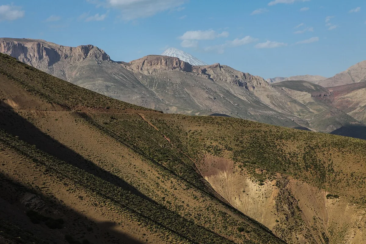 Chaîne montagneuse de l'Elbourz en Iran, barrière naturelle qui domine Téhéran au nord