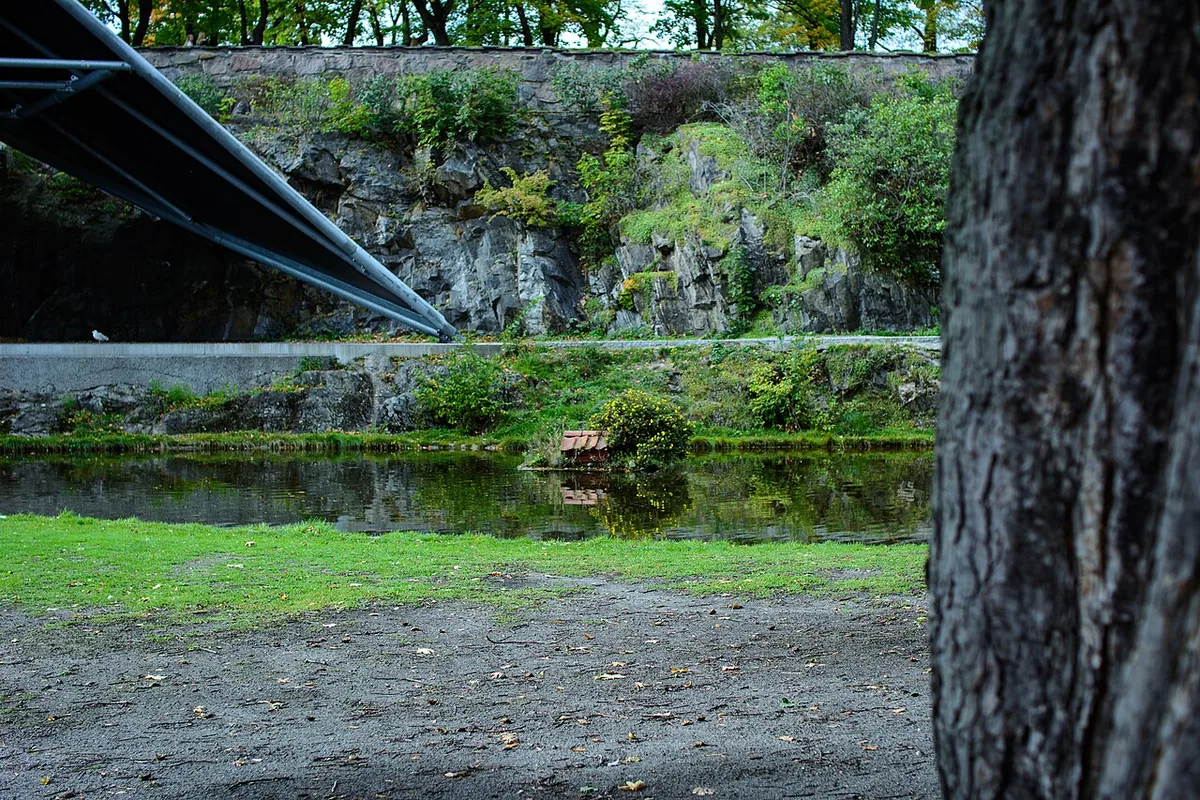 Cour intérieure de la forteresse d’Akershus à Oslo avec bâtiments historiques en pierre
