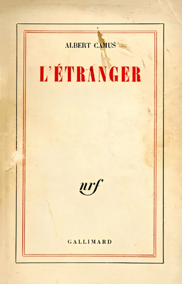 Couverture blanche à liseré de l'édition Gallimard du roman L'Étranger d'Albert Camus