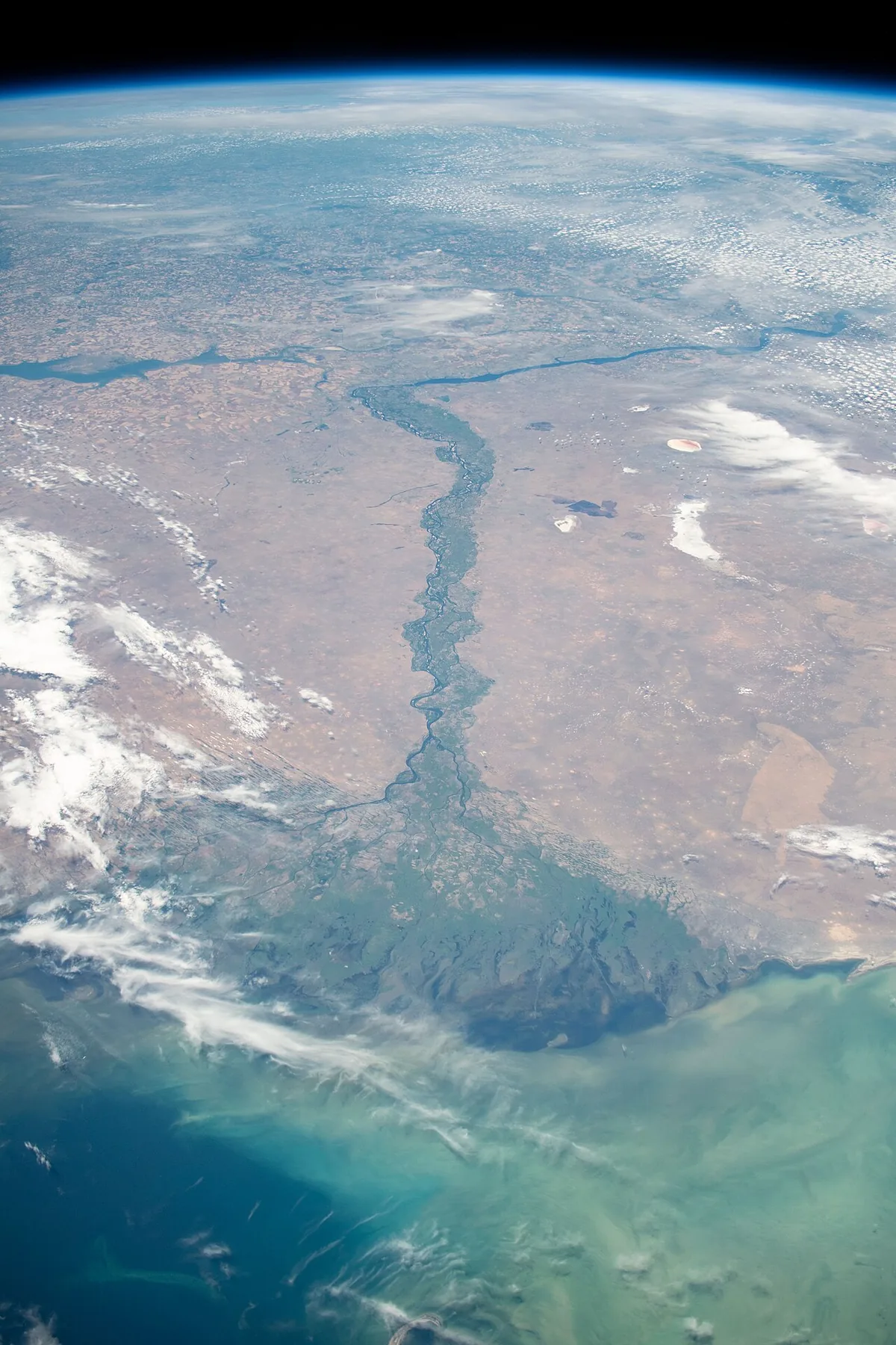 Delta de la Volga et mer Caspienne photographiés depuis la Station spatiale internationale