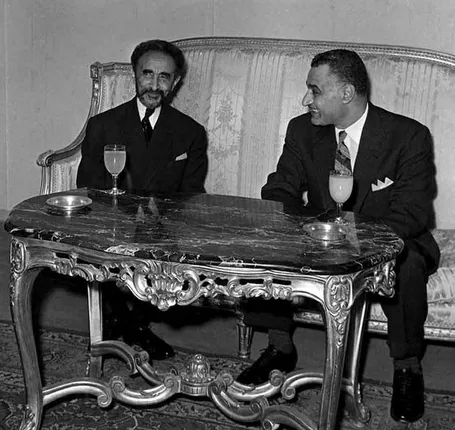 L'empereur Haïlé Sélassié et le président Nasser lors de la fondation de l'OUA à Addis-Abeba en 1963