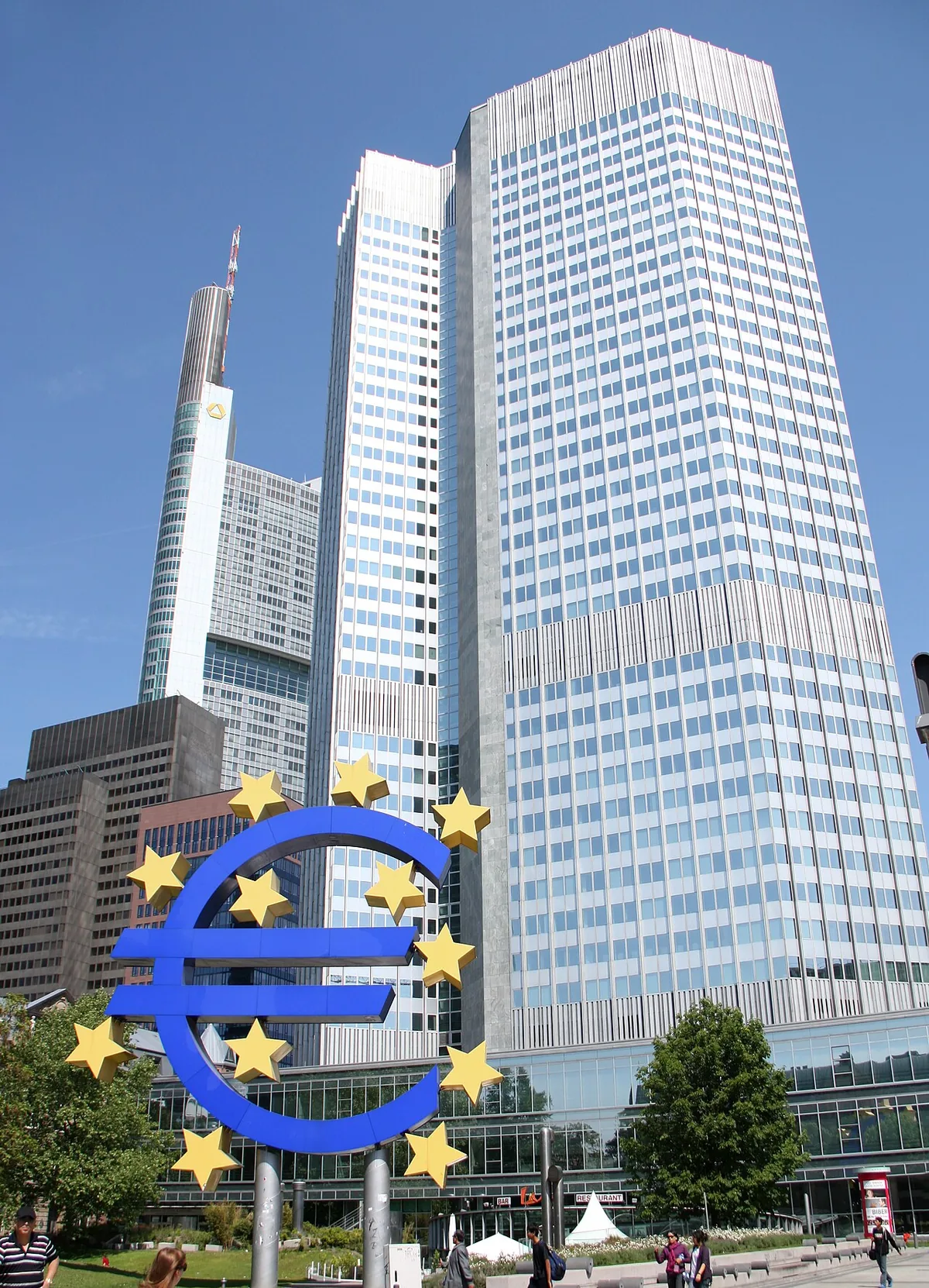 L'Eurotower de Francfort, premier siège de la BCE de 1998 à 2014, dans le quartier bancaire