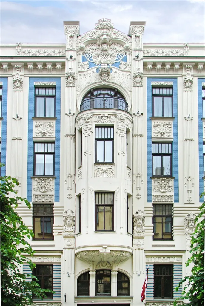 Façade Art nouveau ornée de la rue Alberta à Riga, conçue par l'architecte Mikhaïl Eisenstein en 1903