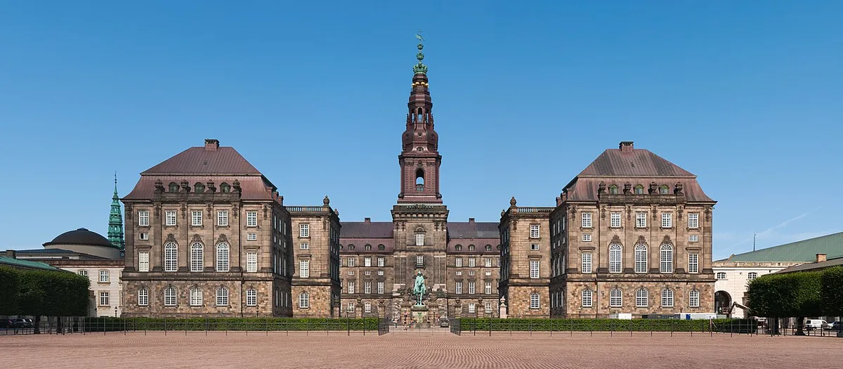 Façade du palais de Christiansborg, siège du Parlement danois à Copenhague