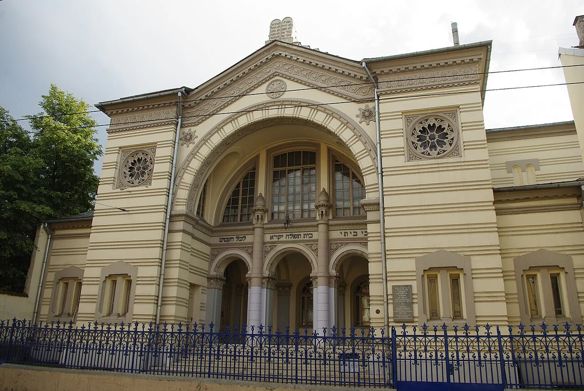 Façade de la synagogue chorale de Vilnius, seule synagogue de la ville encore en activité aujourd'hui