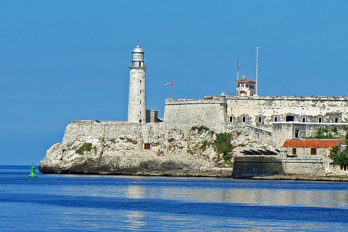 Le fort El Morro et son phare gardant l'entrée de la baie de La Havane, forteresse coloniale espagnole