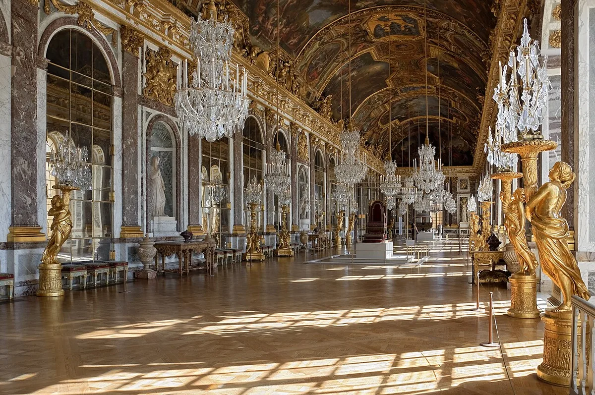 La galerie des Glaces du château de Versailles, lieu de signature du traité de paix le 28 juin 1919