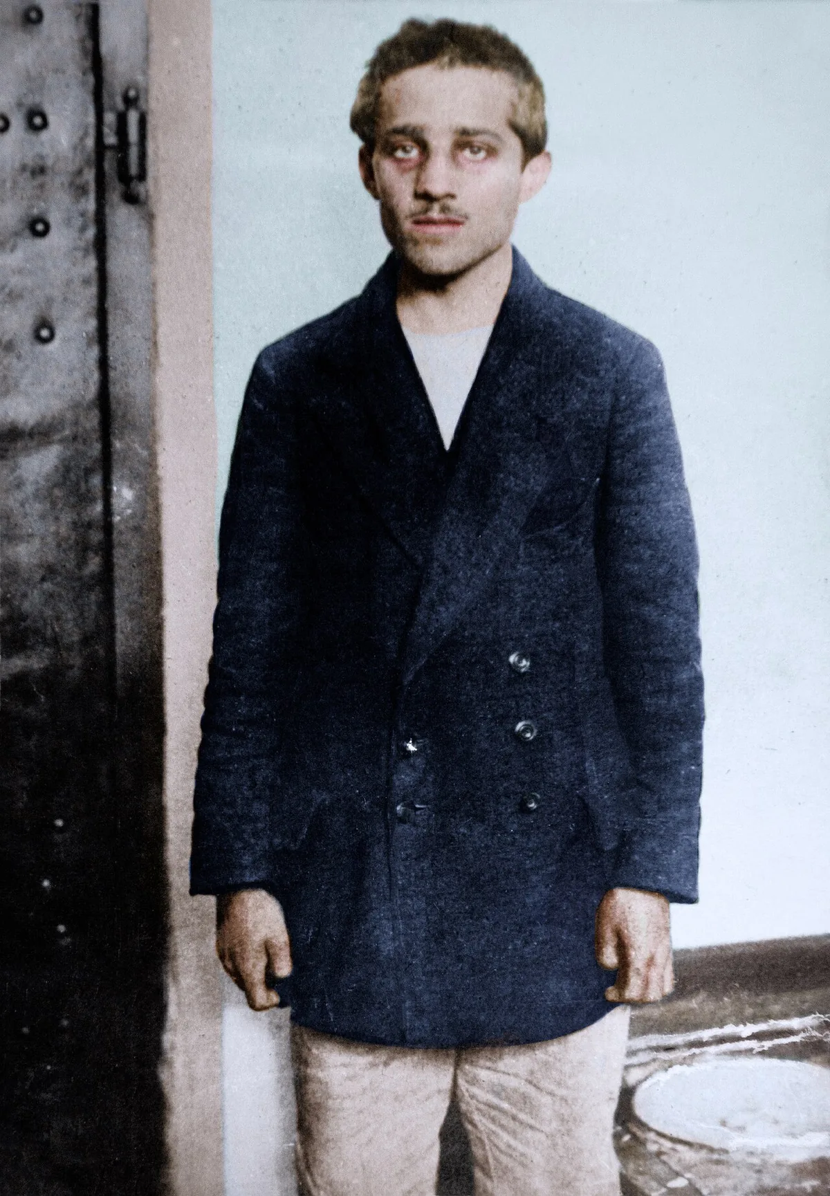 Gavrilo Princip dans sa cellule de la forteresse de Terezín en 1914 après l'attentat de Sarajevo