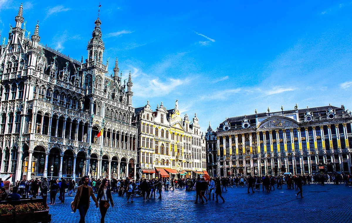 Grand-Place de Bruxelles entourée de maisons de corporations historiques belges