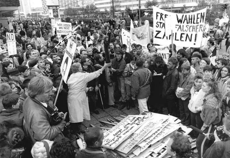 Grande manifestation à Berlin-Est le 4 novembre 1989, quelques jours avant la chute du Mur