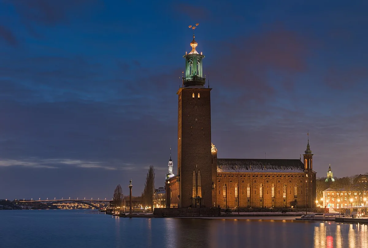 L'Hôtel de Ville de Stockholm, Stadshuset, lieu du banquet annuel des prix Nobel au bord de l'eau
