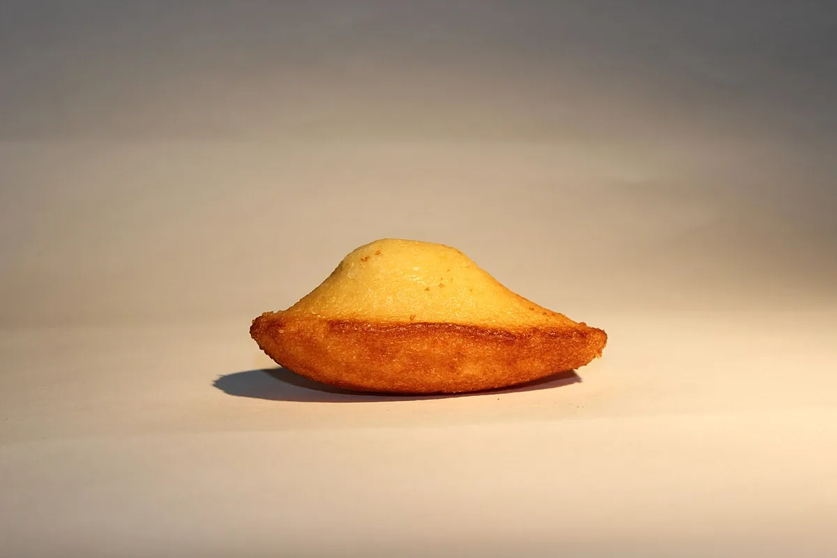 Madeleines dorées en forme de coquille, la pâtisserie au cœur de la scène de Proust