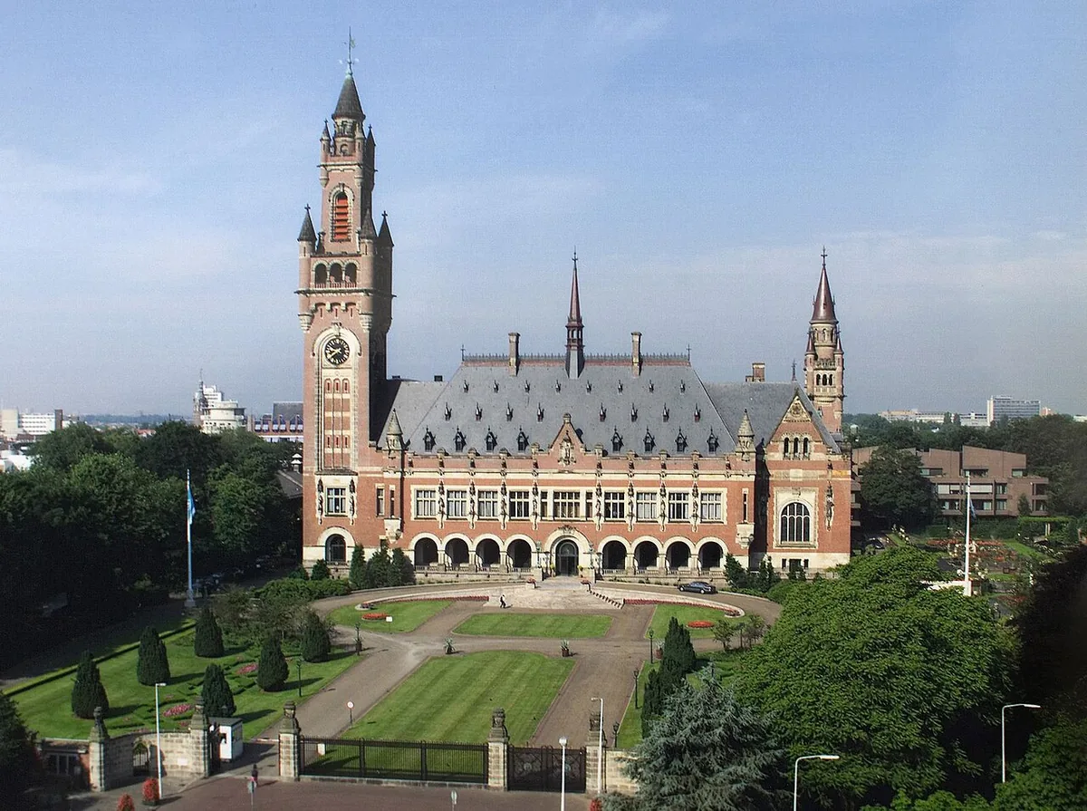 Le Palais de la Paix à La Haye, siège de la Cour internationale de justice, bâtiment de briques rouges de style néo-Renaissance