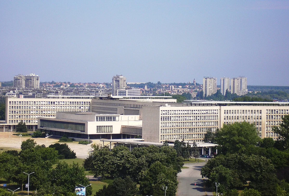 Palais de Serbie à Novi Beograd, ancien bâtiment du gouvernement fédéral yougoslave en forme de H