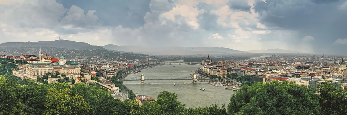 Panorama de Budapest avec Buda, Pest et le Danube