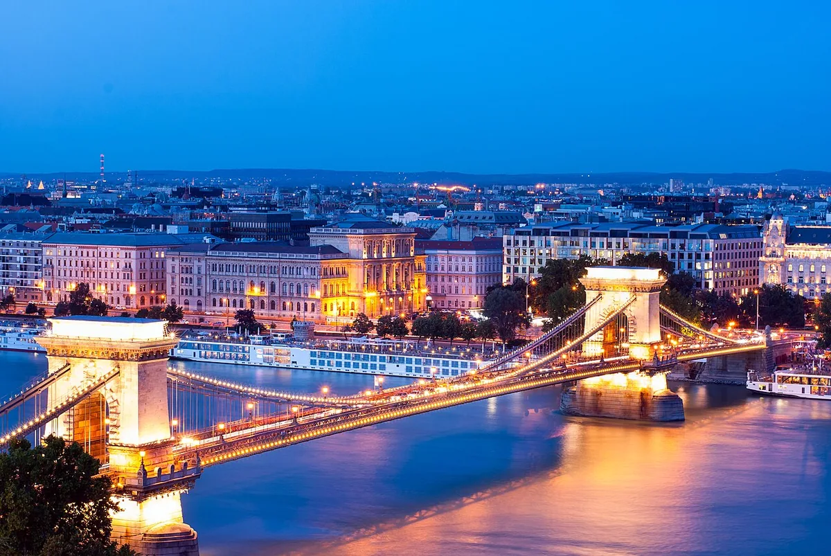 Pont des Chaînes reliant Buda et Pest à Budapest