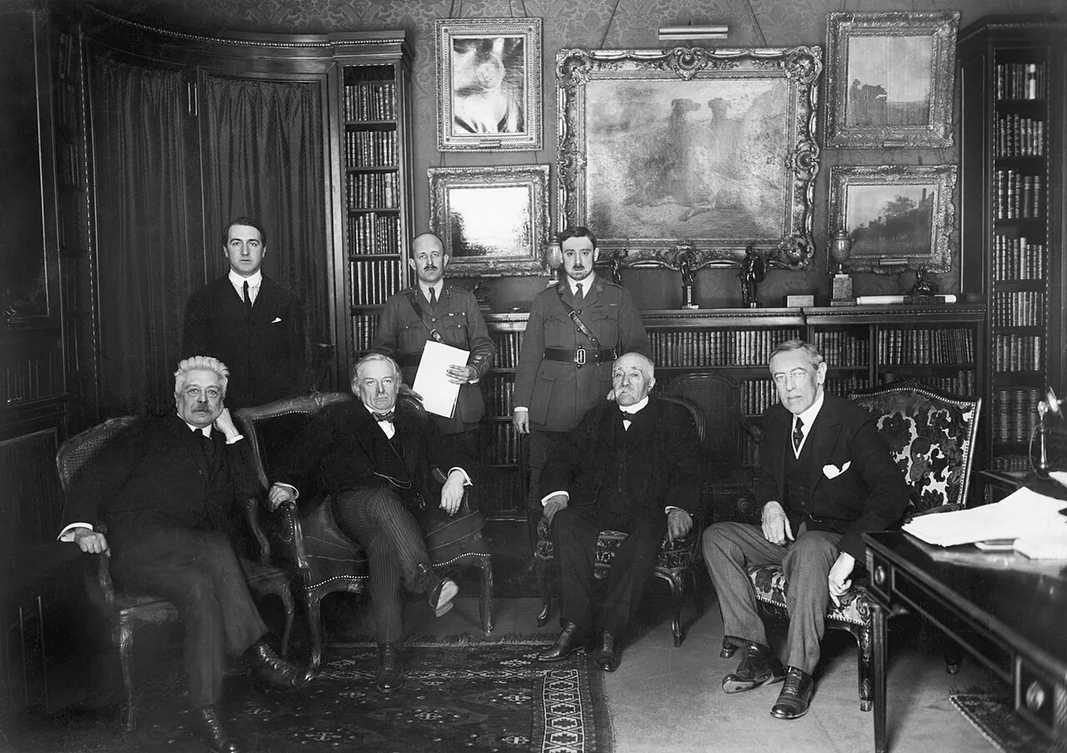 Portrait des Big Four en 1919 : Lloyd George, Orlando, Clemenceau et Wilson, principaux négociateurs du traité de Versailles