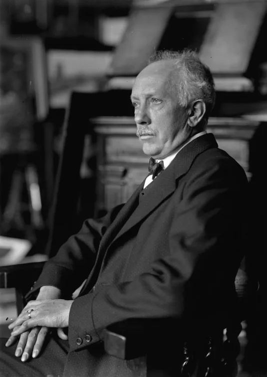 Portrait du compositeur Richard Strauss en 1922, auteur du poème symphonique inspiré de Nietzsche