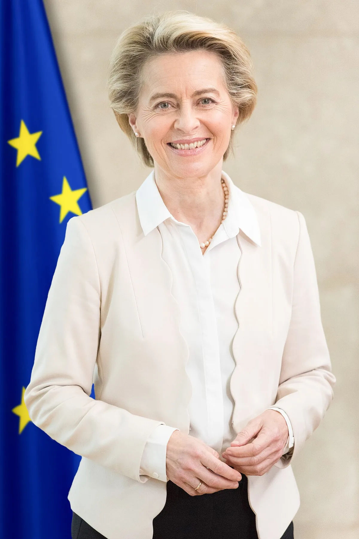Portrait officiel d'Ursula von der Leyen, présidente de la Commission européenne depuis 2019