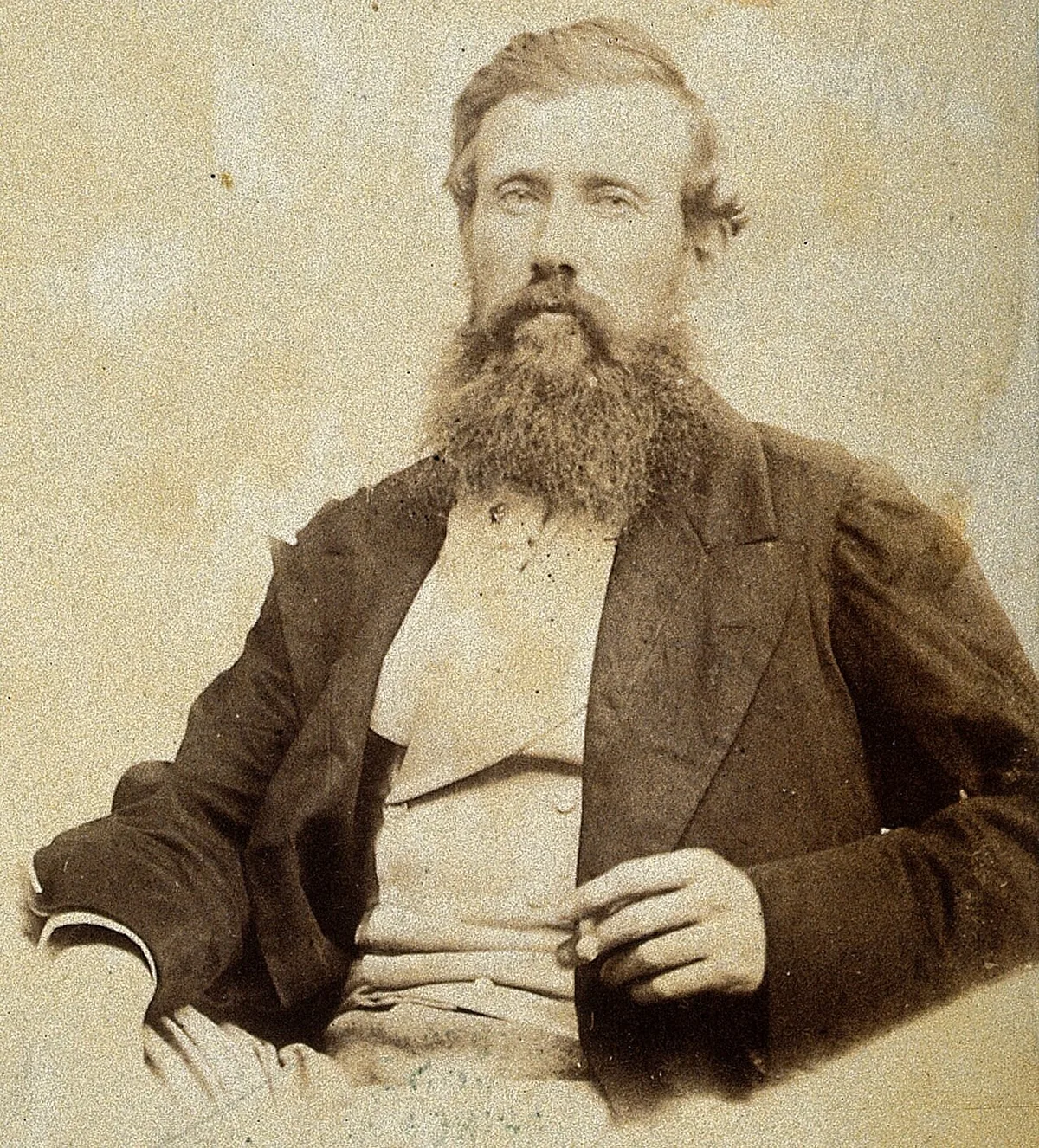 Portrait photographique ancien de John Hanning Speke, explorateur britannique associé au lac Victoria au XIXe siècle