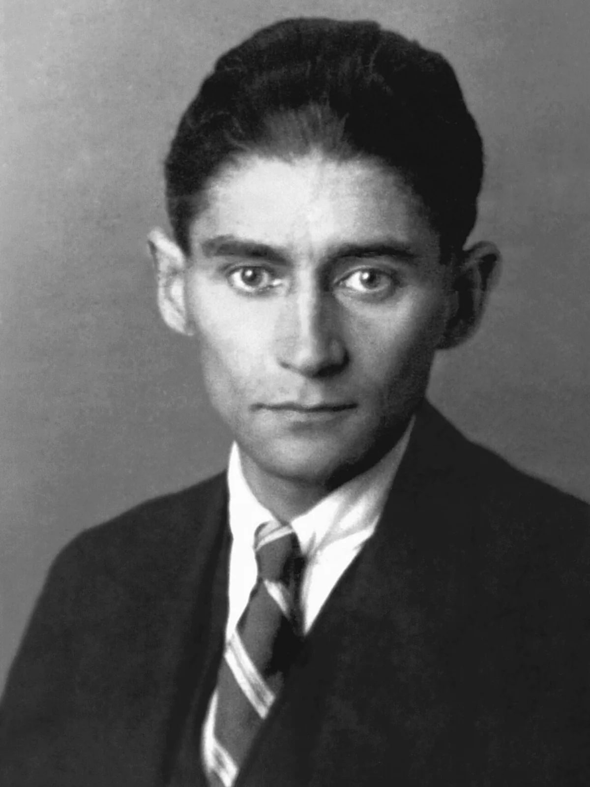 Portrait photographique de l'écrivain Franz Kafka en 1923, un an avant sa mort, auteur du roman Le Procès