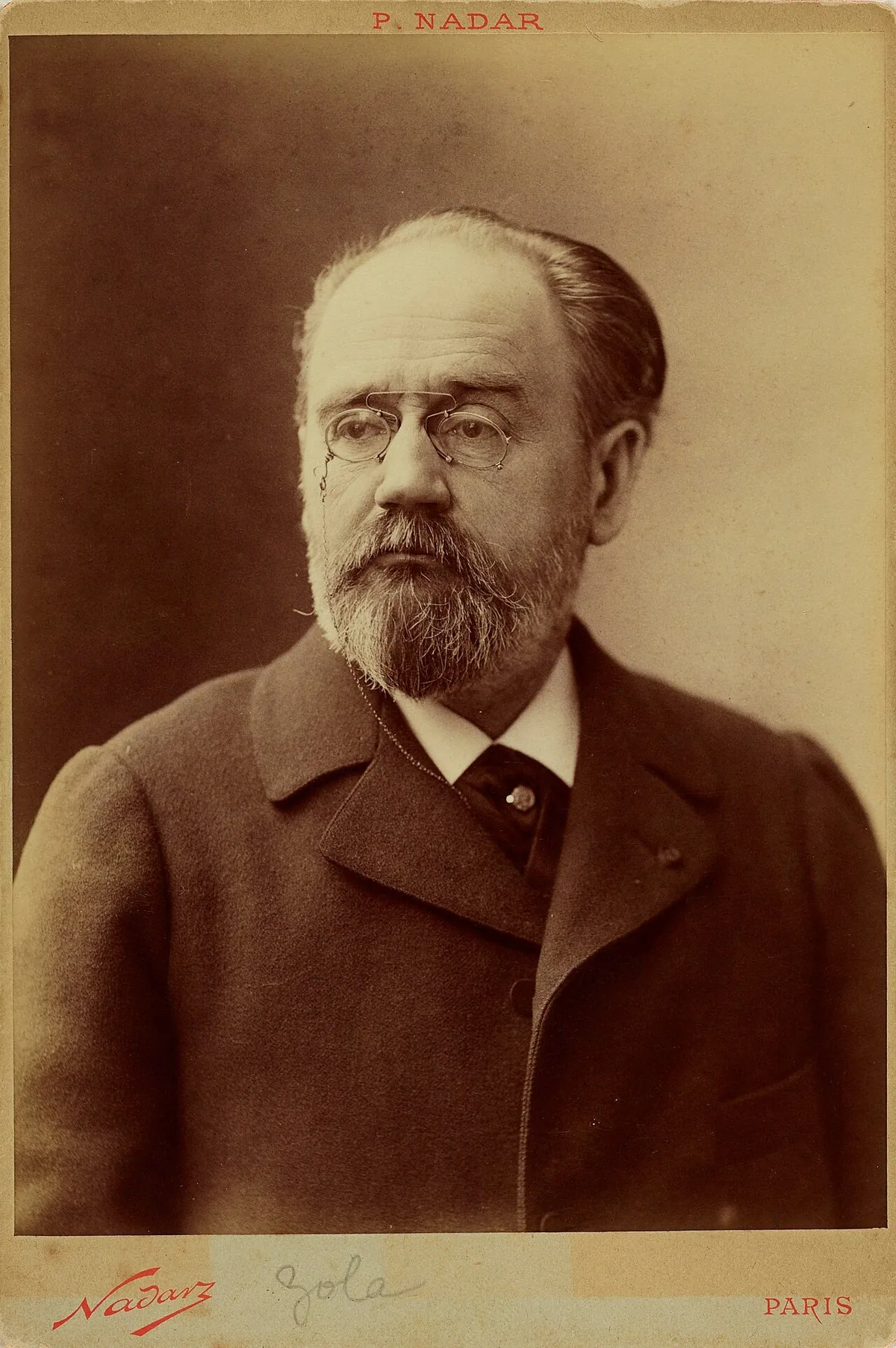 Portrait photographique d'Émile Zola par Paul Nadar, écrivain chef de file du naturalisme français