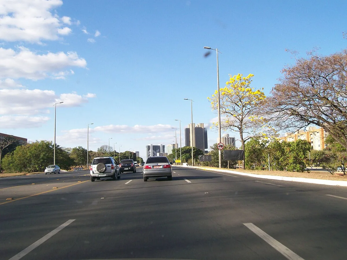 Quartier résidentiel de l'Asa Sul à Brasília avec ses blocs de superquadras entourés de verdure