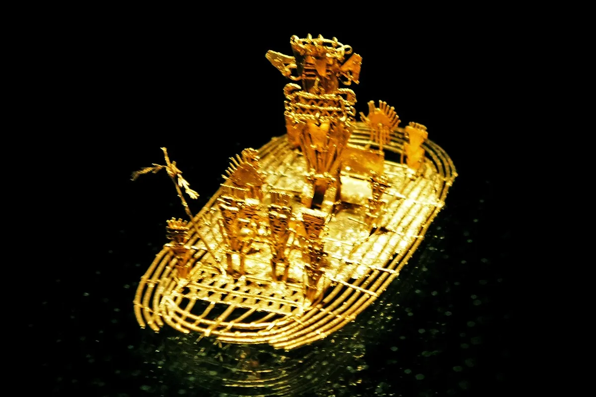 Le radeau muisca en or, pièce précolombienne représentant la cérémonie du lac Guatavita, exposé au Museo del Oro