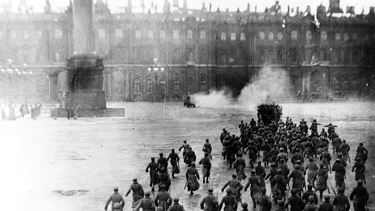 Reconstitution de la prise du palais d'Hiver à Petrograd, révolution d'Octobre 1917