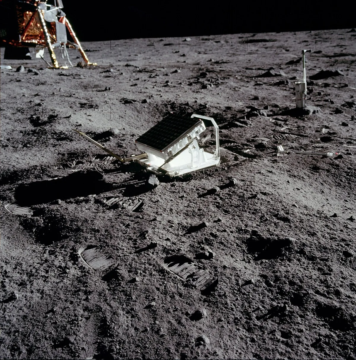 Réflecteur laser lunaire déposé par la mission Apollo 11 sur la mer de la Tranquillité en 1969