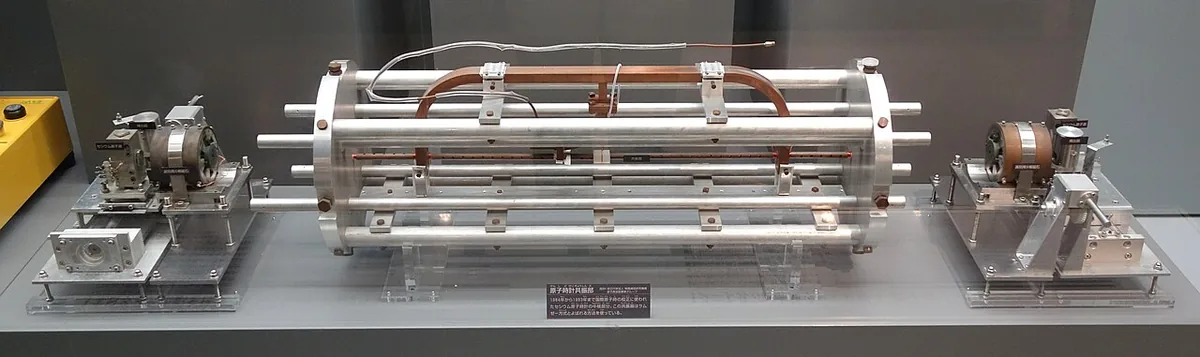 Résonateur d'horloge atomique au césium, étalon de fréquence CRL-Cs1 utilisé de 1975 à 1993, musée de Tokyo