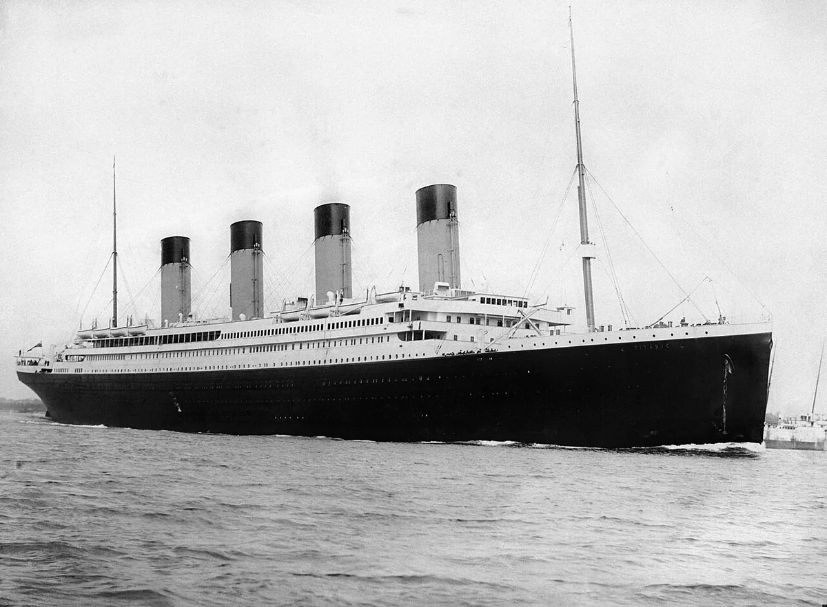 Le RMS Titanic amarré à Southampton avant son départ inaugural pour New York le 10 avril 1912