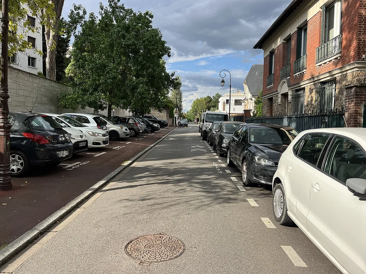 La rue Armengaud à Saint-Cloud, ancienne adresse du siège d'Interpol jusqu'en 1989