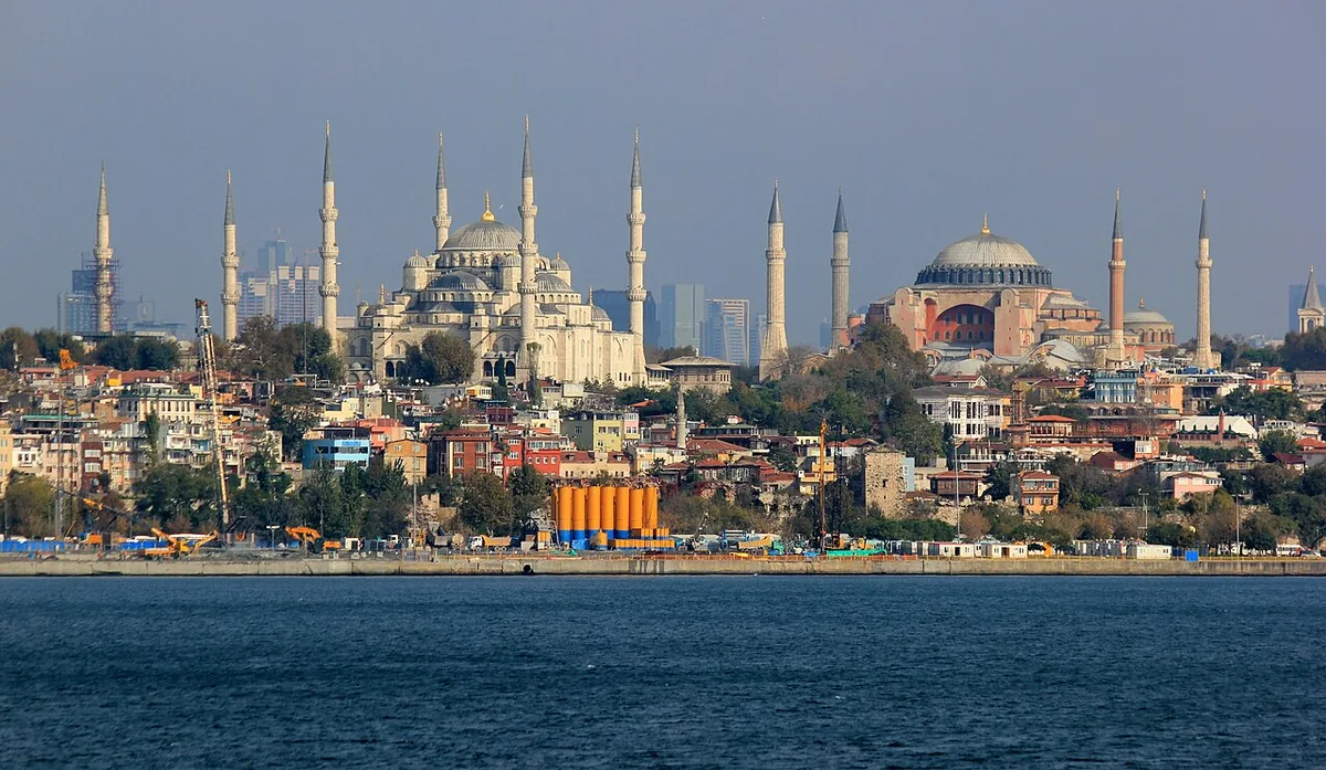Sainte-Sophie à Istanbul vue du Bosphore, ancienne capitale impériale de la Turquie