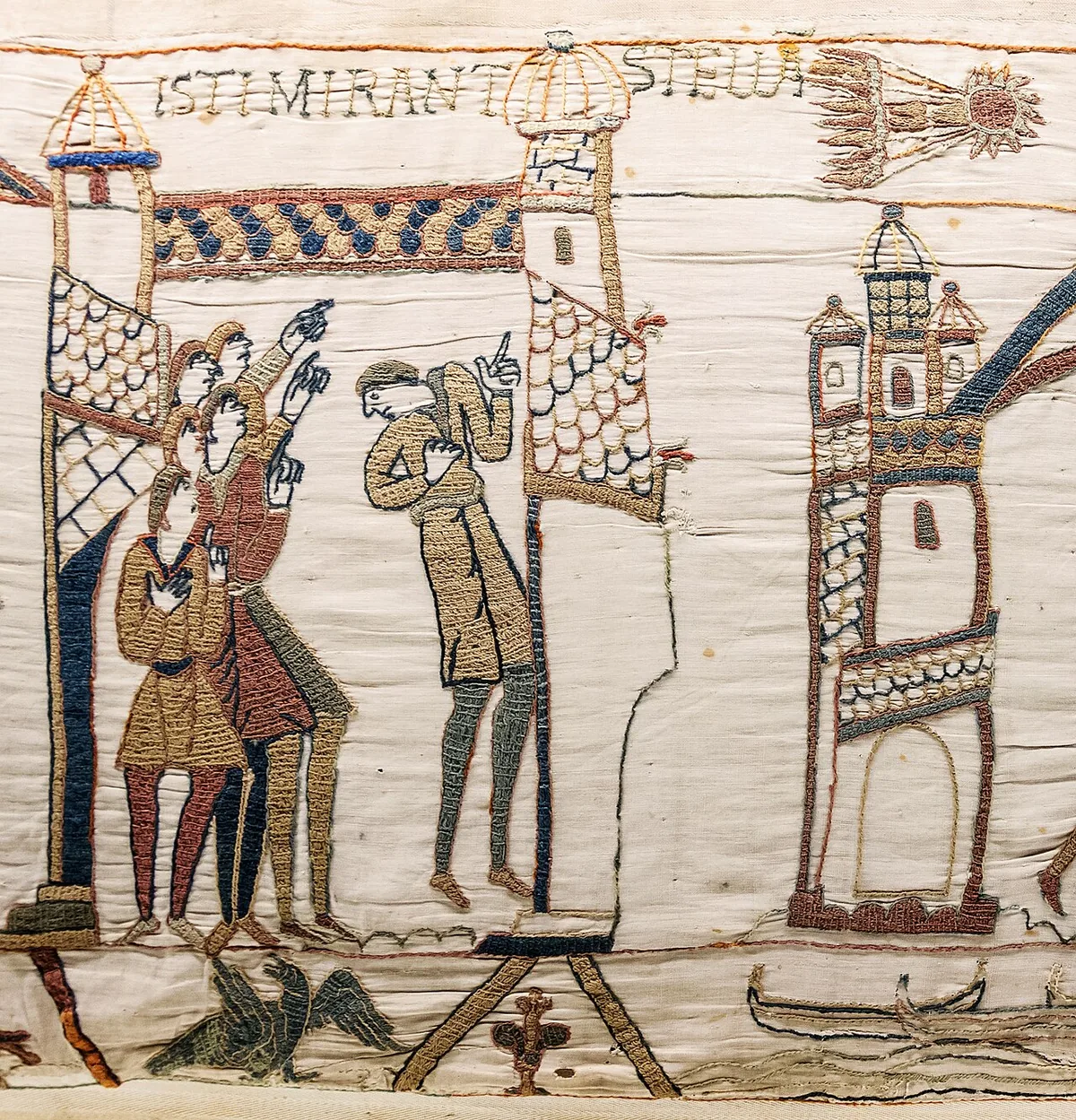 Scène 32 de la Tapisserie de Bayeux montrant la comète de Halley observée au-dessus de Harold en 1066