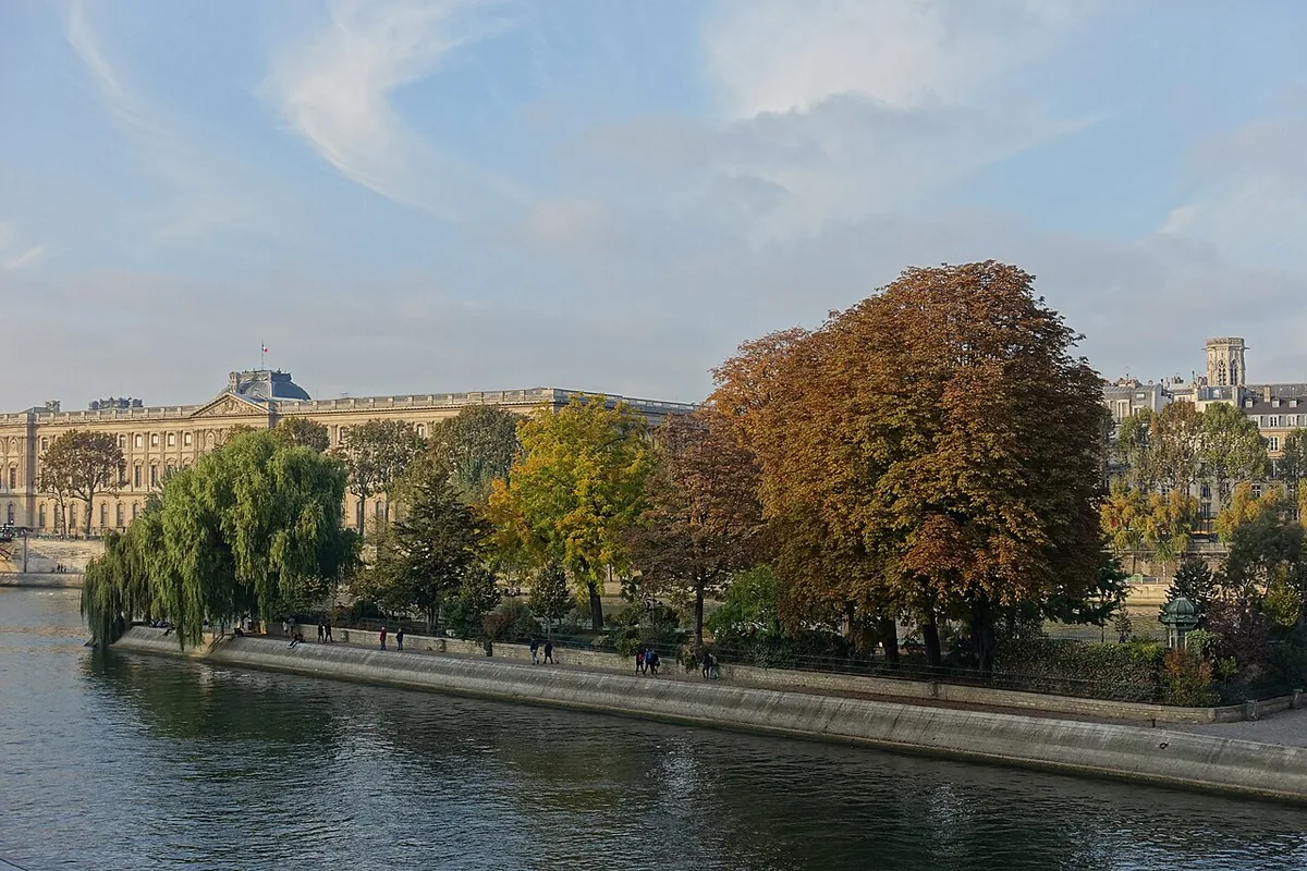 La Seine encadrant l'ile de la Cite et separant les deux rives de Paris