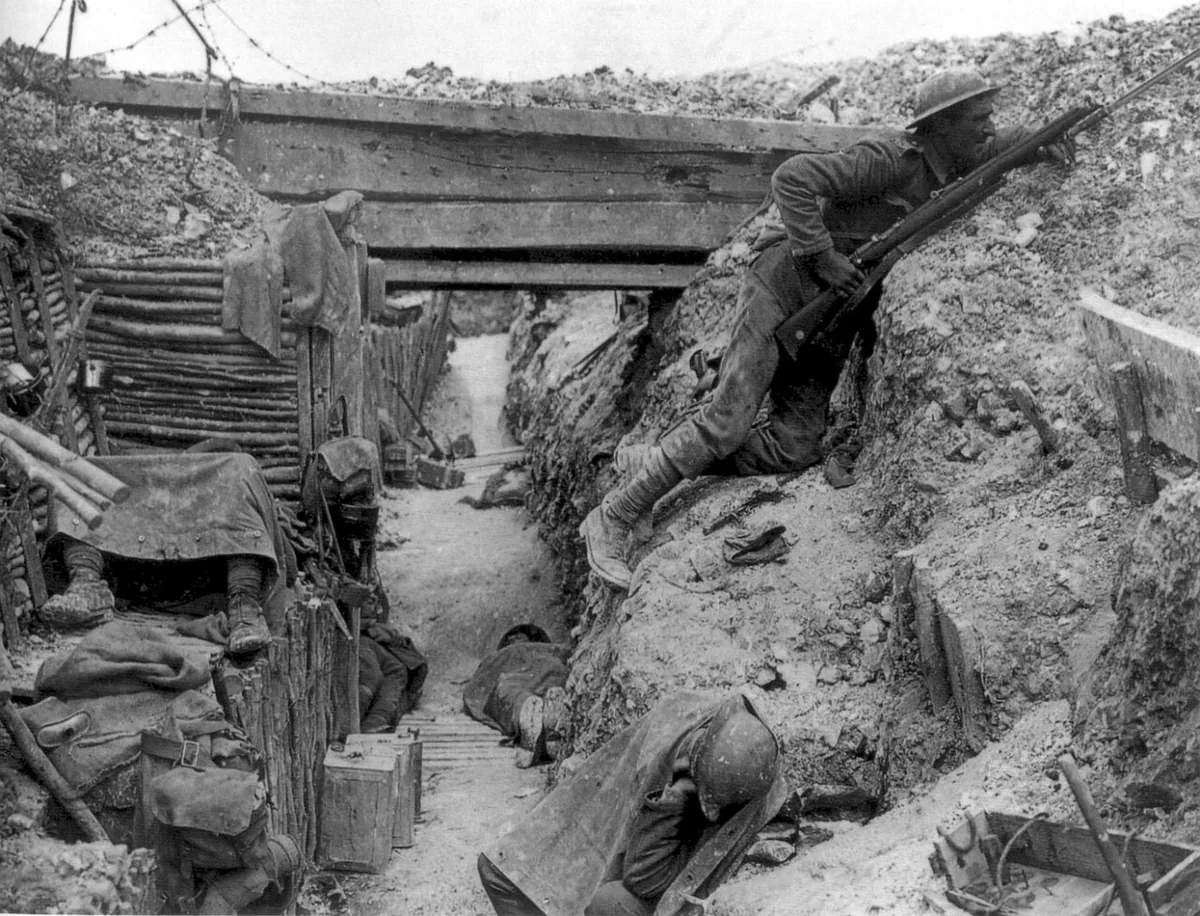 Soldats du Cheshire Regiment dans une tranchée lors de la bataille de la Somme en 1916