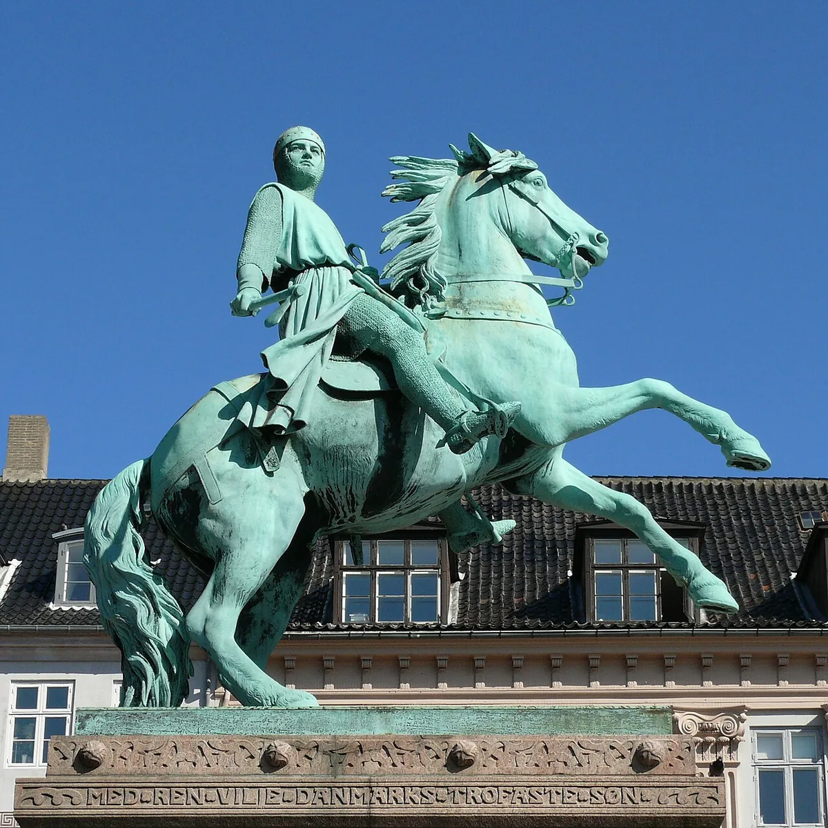 Statue équestre de l’évêque Absalon sur Højbro Plads à Copenhague