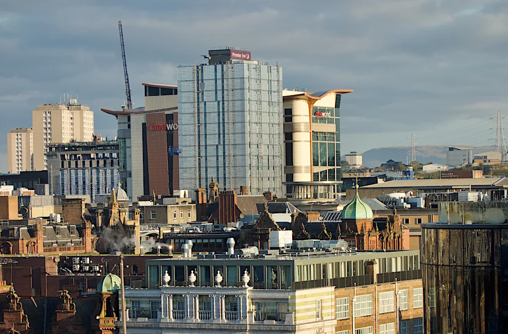 Toits et skyline du centre de Glasgow, principale ville écossaise par population administrative