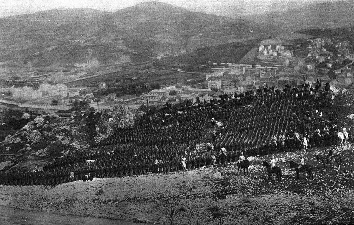 Troupes austro-hongroises traversant Sarajevo pour rejoindre le front serbe à l'été 1914