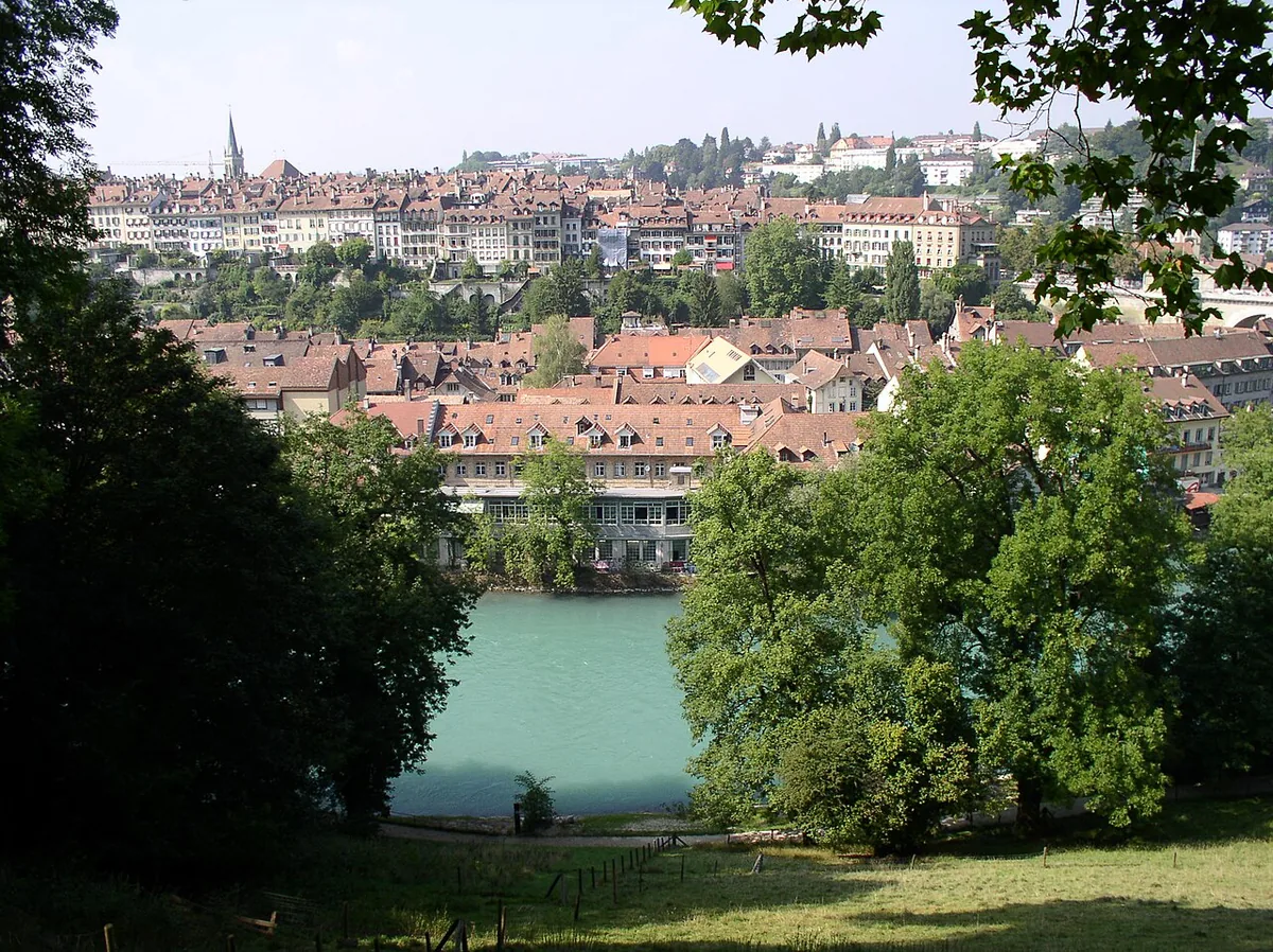 La vieille ville médiévale de Berne enserrée dans une boucle de l'Aar, classée à l'UNESCO