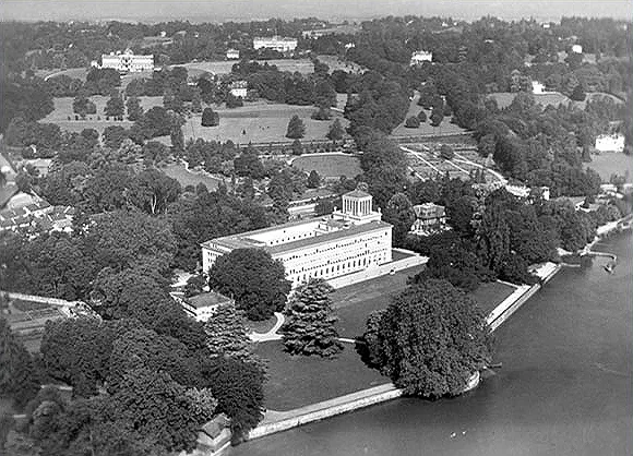 Vue aérienne du bâtiment du Bureau international du travail à Genève en 1926, futur Centre William Rappard