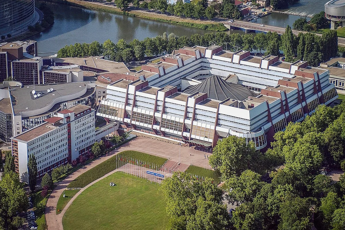 Vue aérienne du Palais de l'Europe à Strasbourg, siège du Conseil de l'Europe