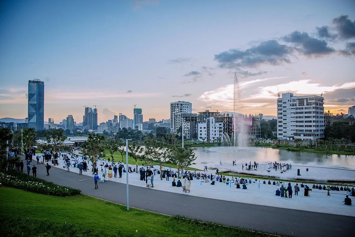 Vue panoramique récente d’Addis-Abeba depuis Sheger Park sur les hauts plateaux éthiopiens