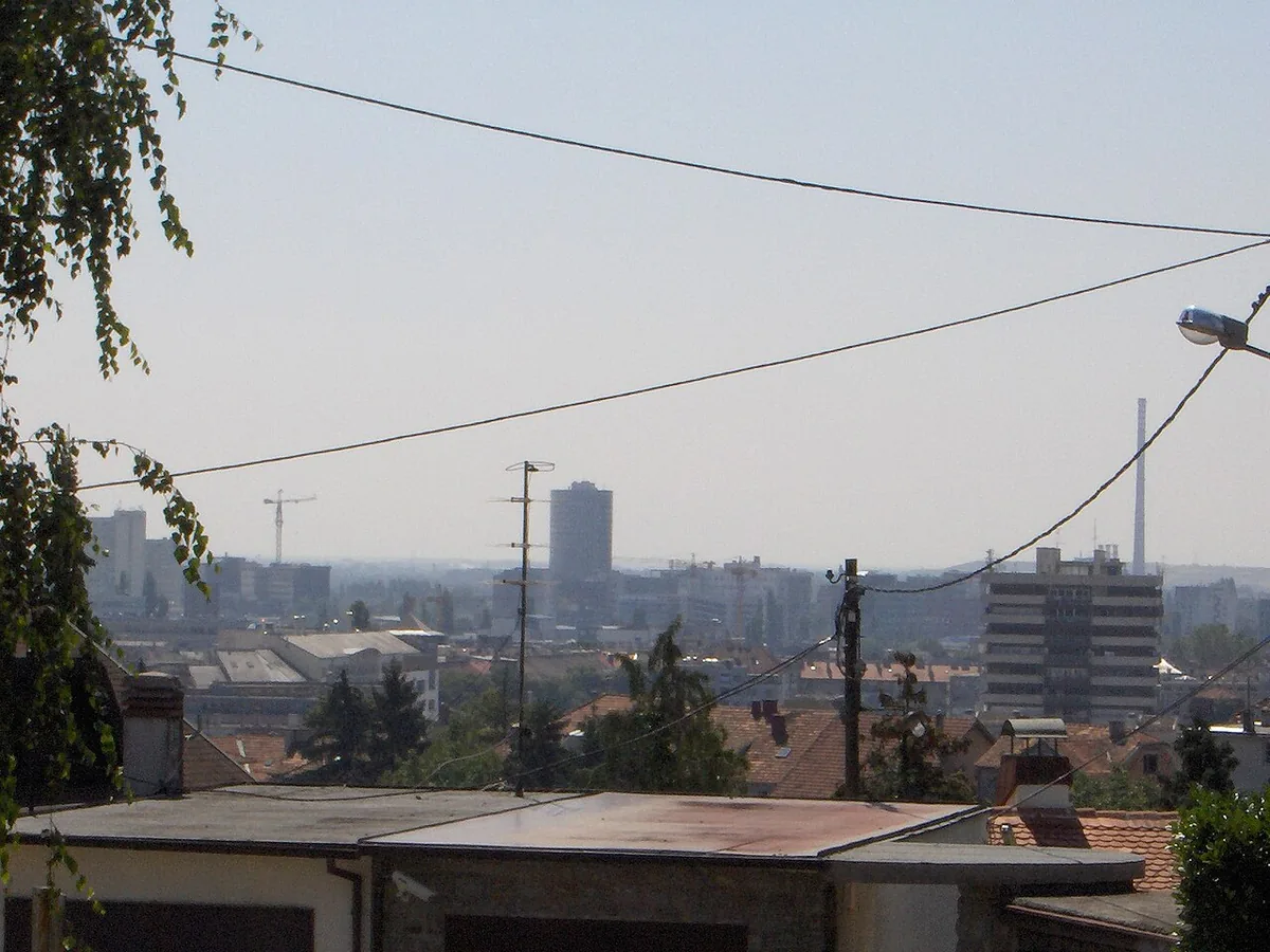 Vue panoramique de Zagreb depuis le quartier de Šalata, toits et clochers de la capitale croate