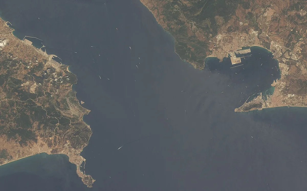 Vue satellite du détroit de Gibraltar séparant l'Espagne au nord du Maroc au sud, entre Atlantique et Méditerranée