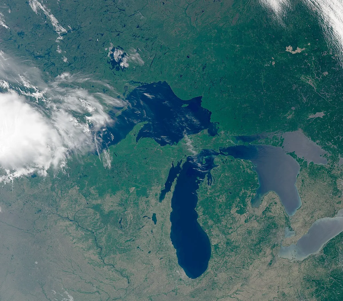Vue satellite des lacs Supérieur, Michigan, Huron et Érié dans la région des Grands Lacs